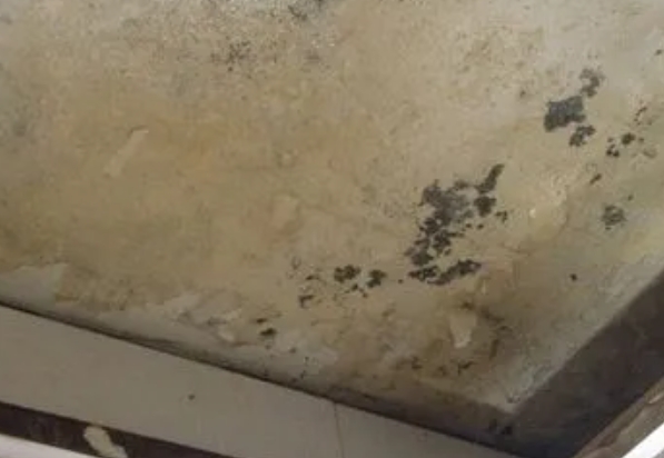 美兰阳台漏水维修公司分享下美兰卫生间渗水维修需要注意哪些问题。